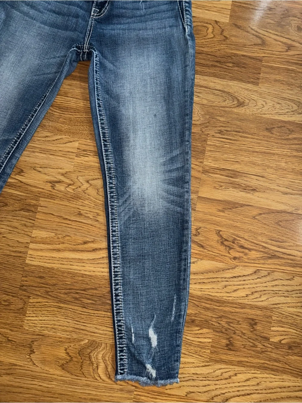 Miss Me Curvy Ankle Skinny Jeans Women’s Size 29x27 Distressed Rhinestone Pearls - Picture 12 of 16